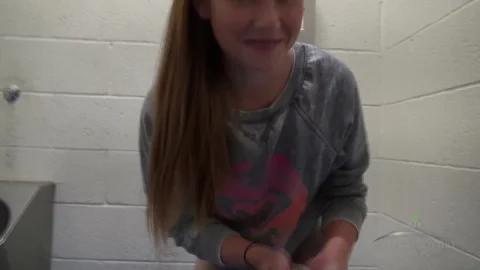 Ashley Stone, Lara Brookes: Piss in Toilet