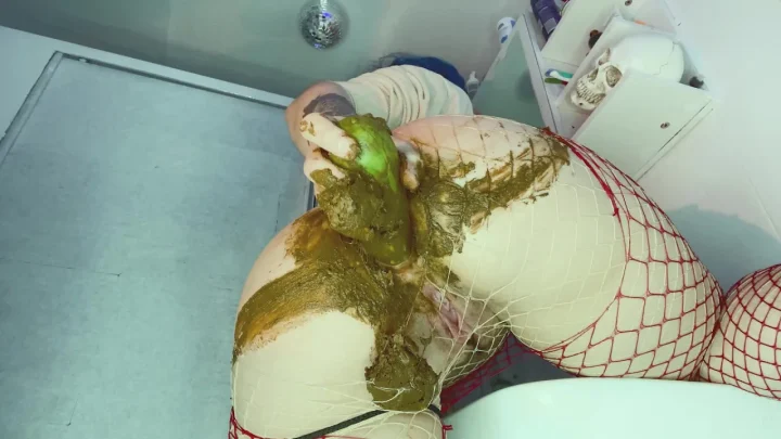 DirtyBetty – It’s Not a Cucumber Anal Veggie Play