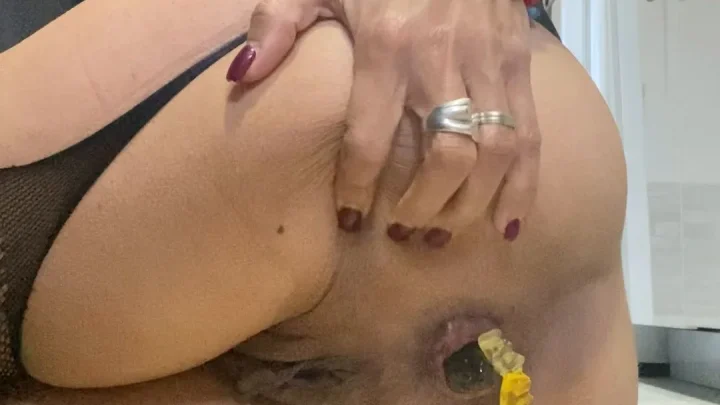 ANOOK84 – GUMMIES IN THE ASS AND SHITTING