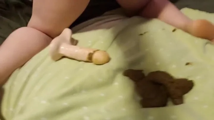 Nerdy Faery – Bed Poop and Shitty Dildo Ass Fuck
