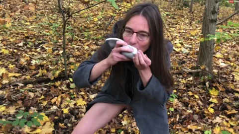 KarinaHH – Pissing in Pussy Stretched with Slippers Outdoor