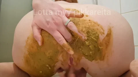 Lotta Pupu – Messy Masturbating in the Shower