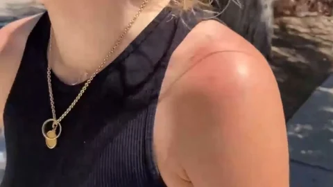 Taylor Swift Pissing Lookalike Gets a Titty Fuck on Bed