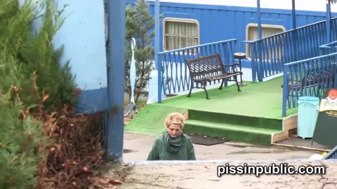 City Center Parks: Hot Peeking Babes Peeing Outdoors