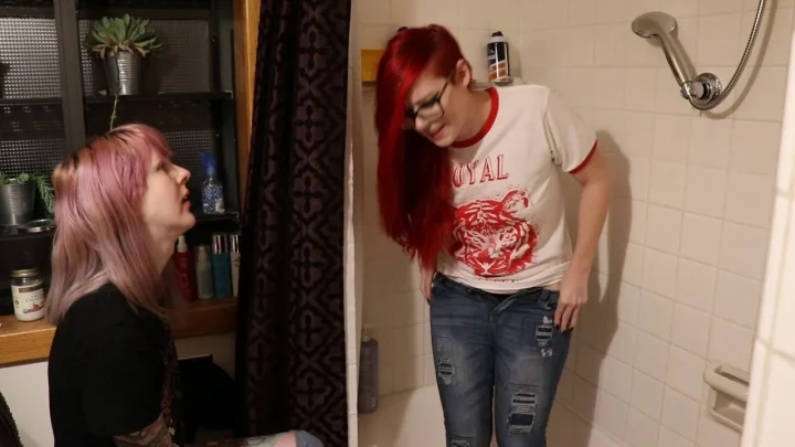 Kiwi Ruby: Pee Her Pants