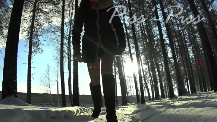 Winter Pissing Collection – Outdoor Piss Scenes in Snow
