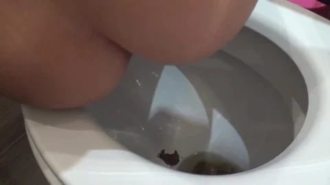 HotDirtyIvone – Half Hour of Pure Shitting