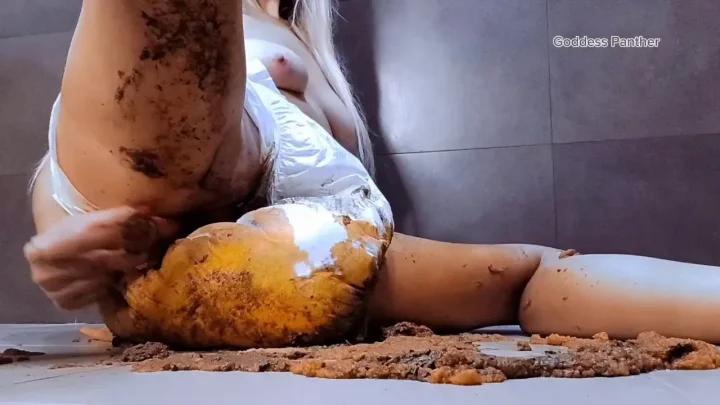 thefartbabes – 2 KG Ruined diaper Part 2