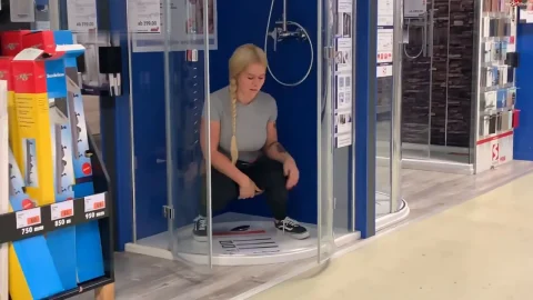 SteffiBlond – Public Baumarkt Duschen Piss: Risky Hardware Store Showe