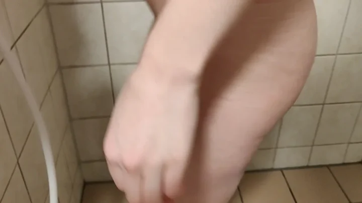 reallifedoll – closeup pee leaning against a wall