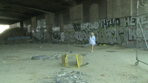 Blonde Sexy Pissing Girl Outdoor