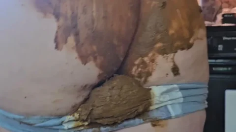 PrincessBabyLuna – RV Fun Mud Play & Pussy Rub