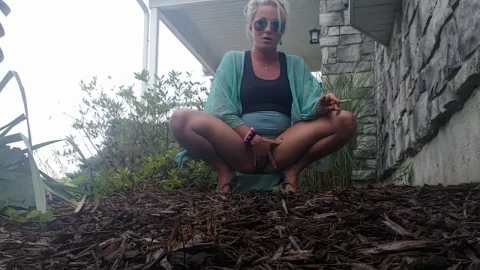 Public Piss Bushes – Hot Blonde in Sunglasses Outdoor