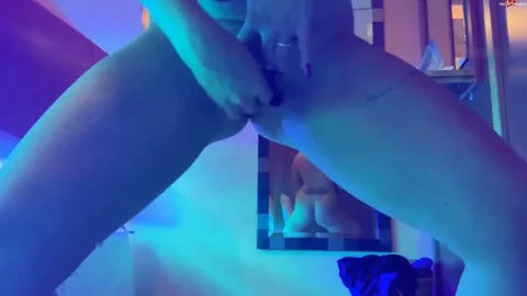 SteffiBlond – Solariumpiss extrem – abwischen mit dem String