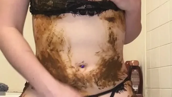 Scatqueen420 – Thanksgiving Dinner Shit in Bathtub