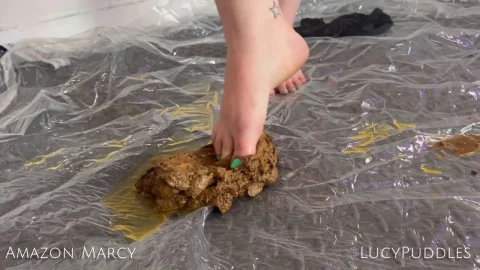 LucyPuddles – Lick Goddess Fucks Feet on Plastic Sheets