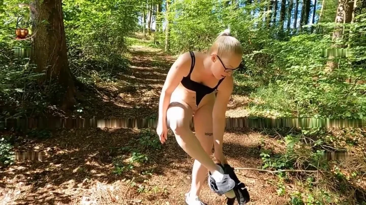 Lea Kirsch – Piss-Fontane Mitten im Wald