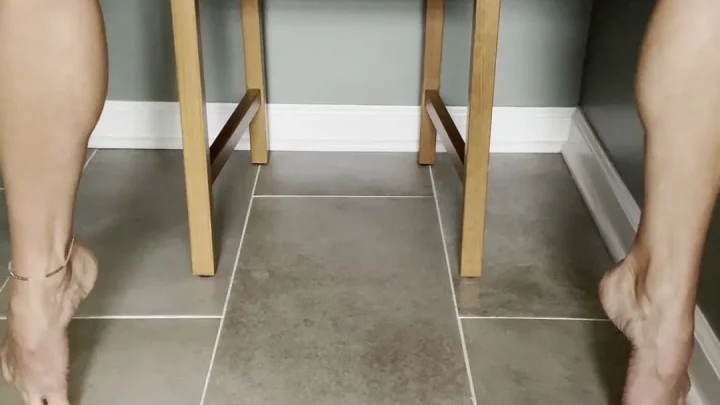 Peeing the Floor while Touching myself – Are you Under me or am I