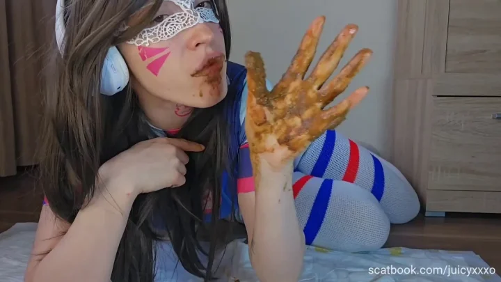 JuicyXXXO – D Va Cosplay Blowjob and Jerking Off