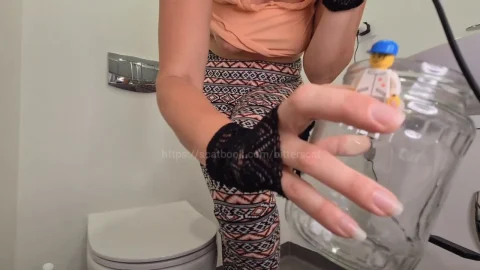 Bitter Scat – Giantess jar farts and poop nude