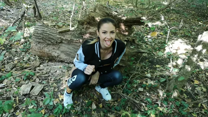 Wet Kelly – Peeping in Public in the Forest