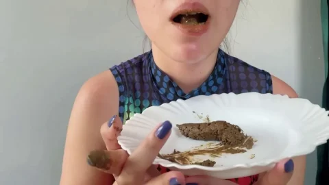 MabelScat – Comendo todo meu coco