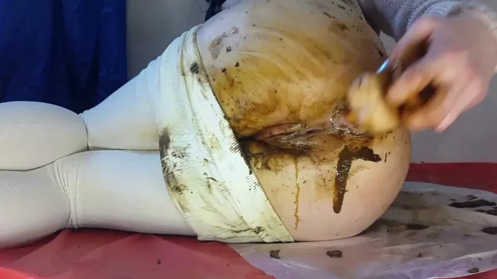 AnnaCoprofield – White Pants Poop Play in Bathroom