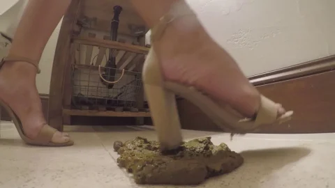 BetweenMyCheeks – Upskirt Poop