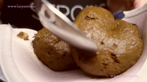 LucyScat – Chocolate Poo Cookies Making