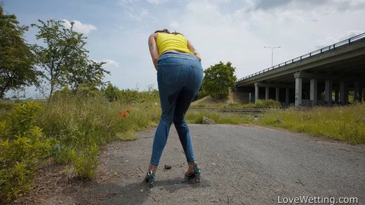 Joana Intense – Pee 4k