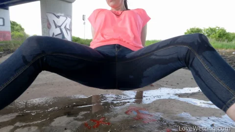 Valentina Ross – Pee 4k