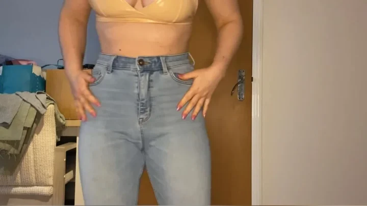 Delilah Jynx – Let Me In Im Going to Wet Myself