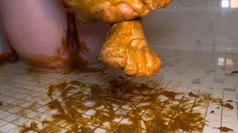 MissPoop – Dirty feet with poo