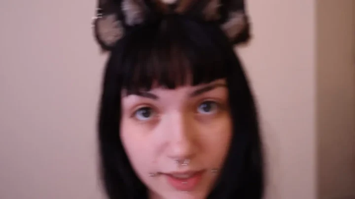 Charlotte Darling – Barking pet girl loves to pee for you
