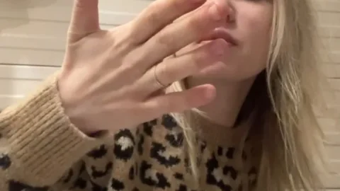 Misty Phoenix – Part in the Toilet Part in the Mouth