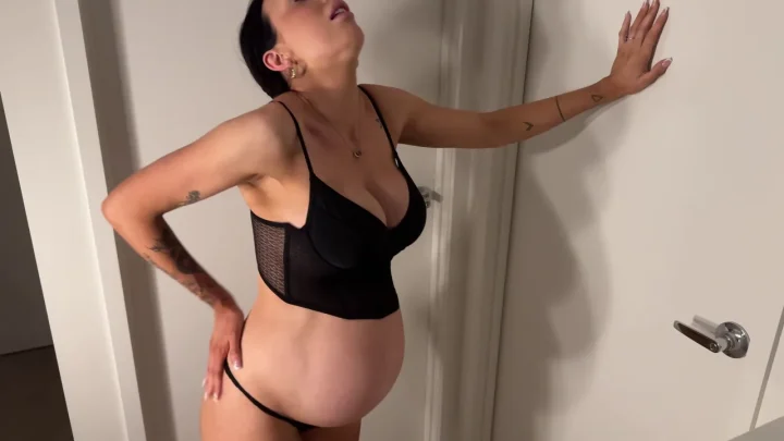 Aysha Paige: Verzweifelte Pisssucht in der Dusche