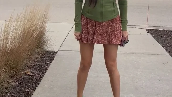 LillyVig – Don’t tell anyone but I peed in the parking lot