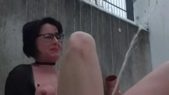 JulieEroticDress – Schneeball in Muschi
