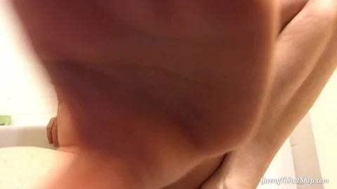 GwenyT – Bloody Pussy