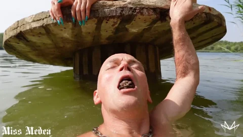 Miss Medea – First Scat Experience at the Lake